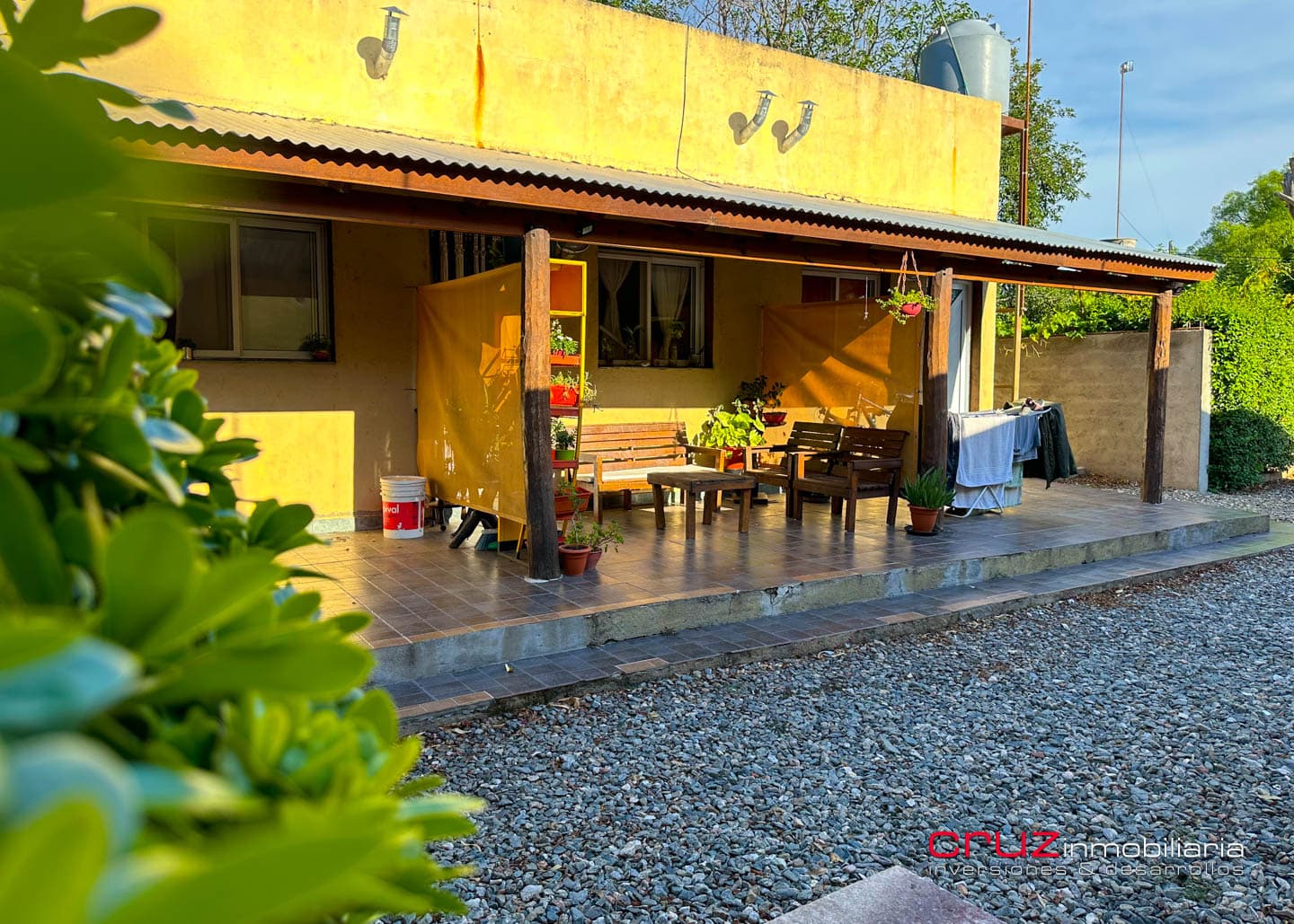 2 Locales y 3 departamentos en Av Norte - imagen 11