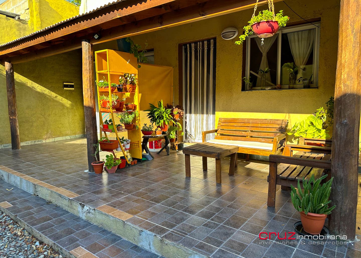 2 Locales y 3 departamentos en Av Norte - imagen 4