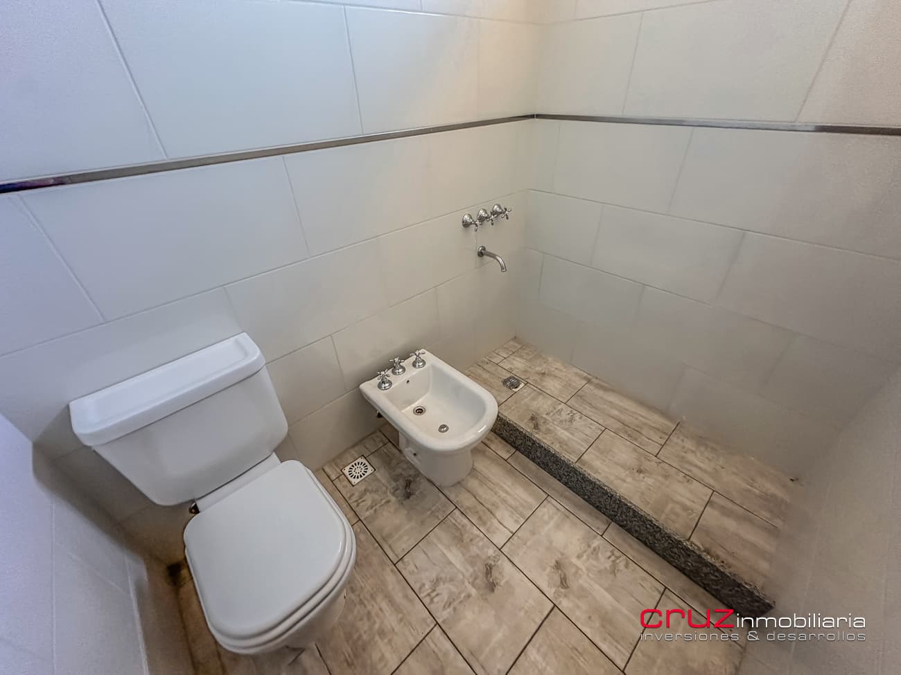 Complejo de 3 cabañas en Zona del Dique Piscu Yaco 147m2 - imagen 14