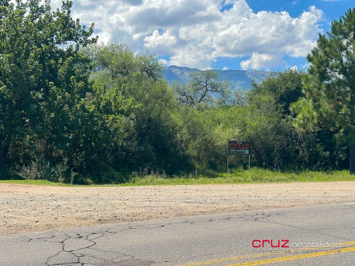 Lote comercial de 2300m2 sobre Ruta 1 en Carpinteria - imagen 4