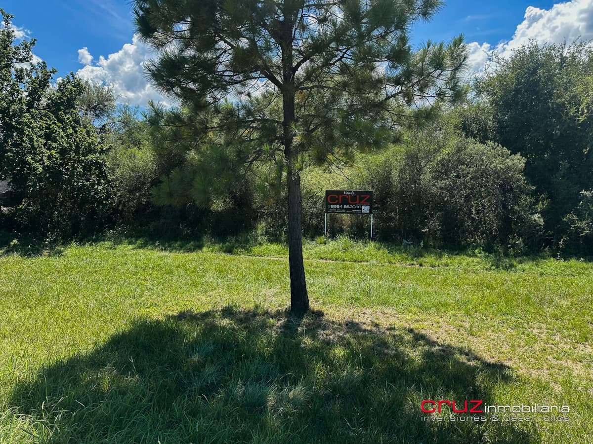 Lote comercial de 2300m2 sobre Ruta 1 en Carpinteria
