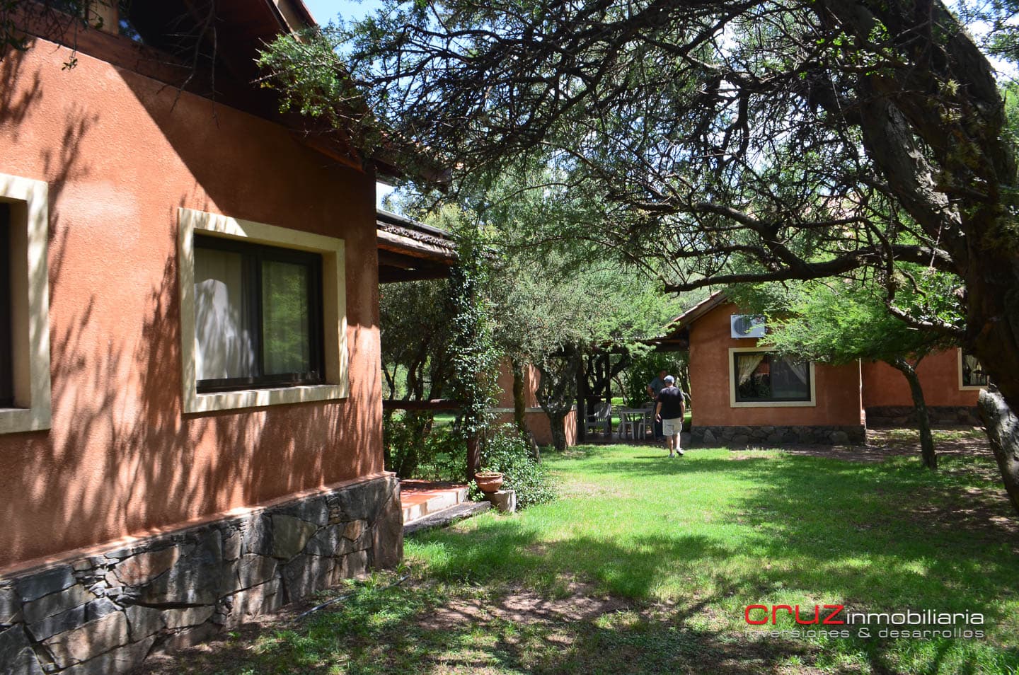Importante Complejo de Cabañas en Cortaderas - imagen 30