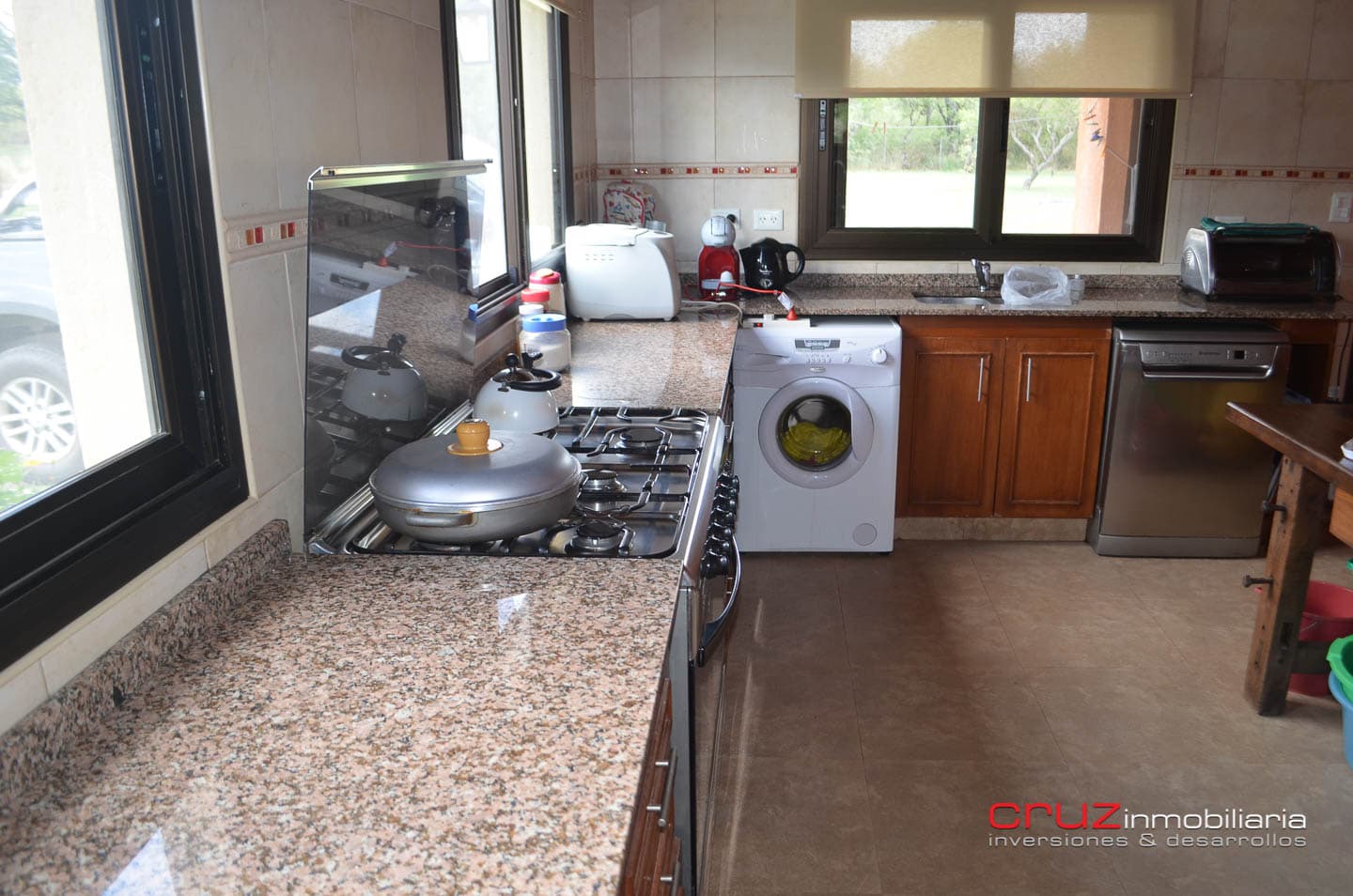 Importante Complejo de Cabañas en Cortaderas - imagen 17