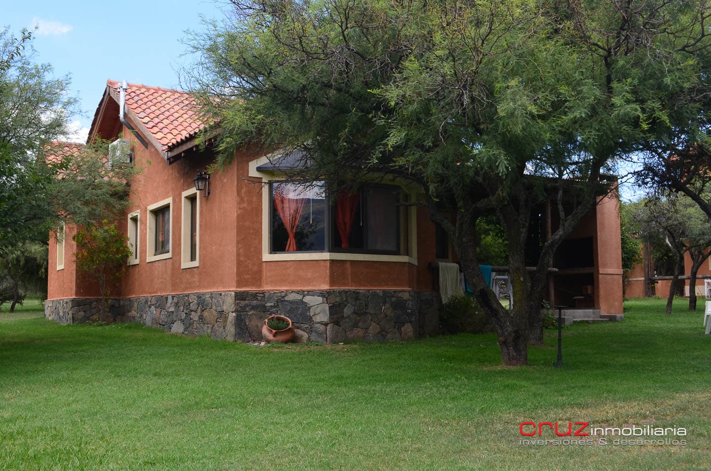 Importante Complejo de Cabañas en Cortaderas - imagen 53