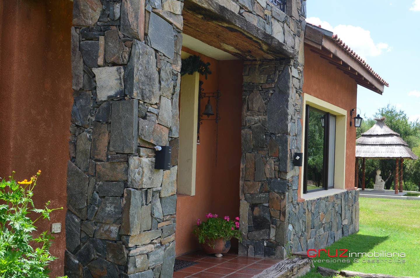 Importante Complejo de Cabañas en Cortaderas - imagen 10